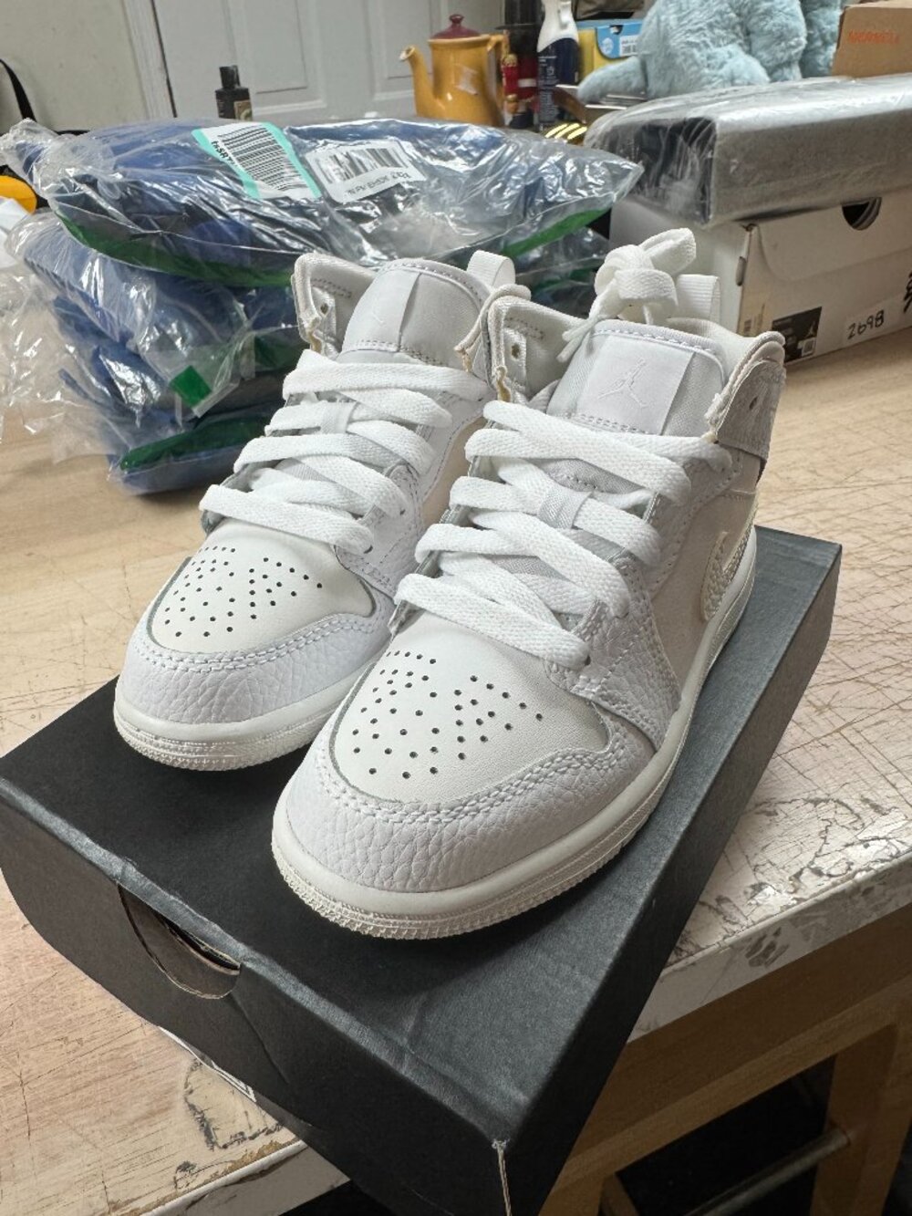 Jordan 1 Mid Triple White - 640734-130